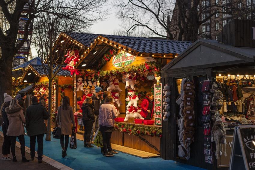 Christmas market stalls traditional, take the train for a greener day out