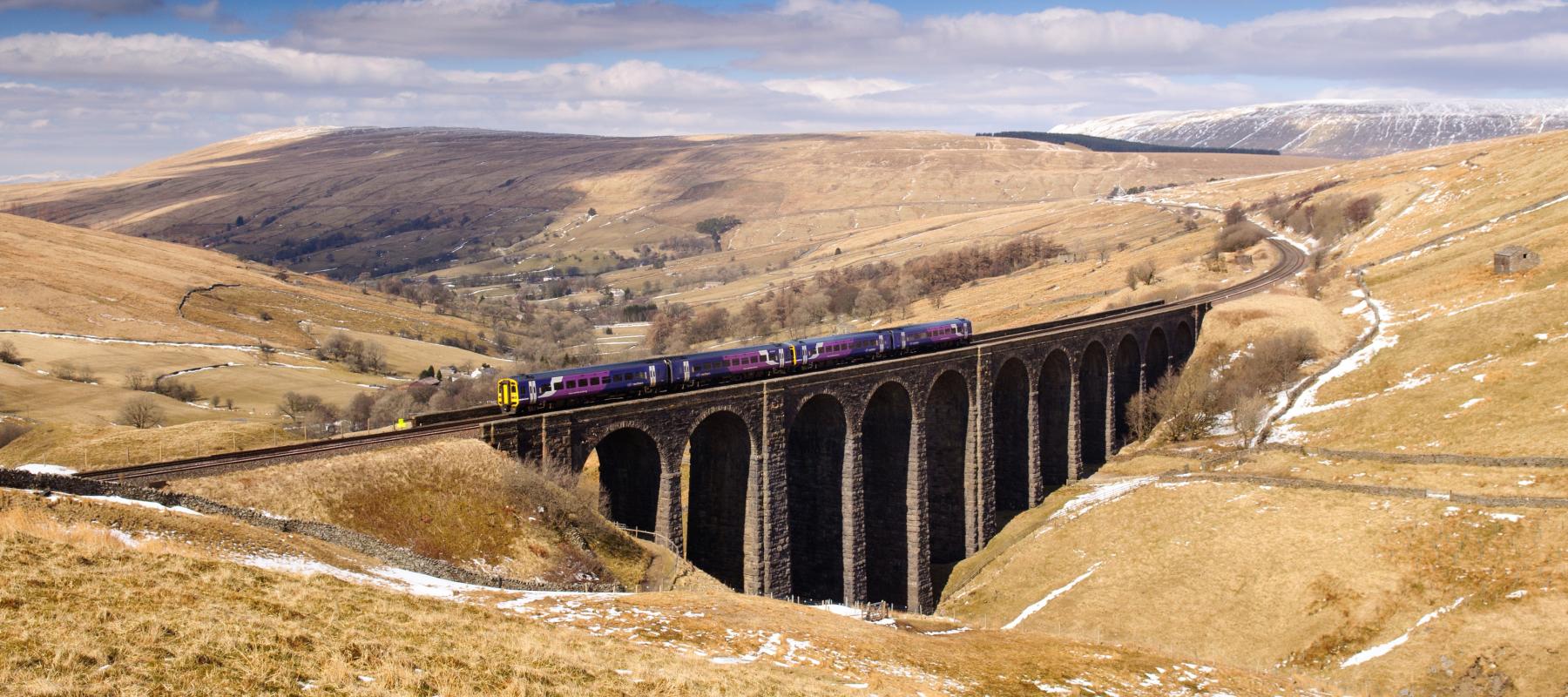 Crossing the Arten Gill Viaduct on the Settle to Carlisle Railway. Joe Dunckley / Shutterstock.com 