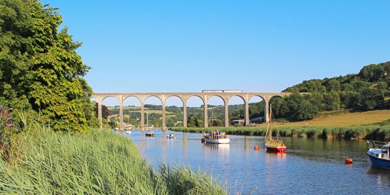 Train on Calstock viaduct on the Tamar Valley Line