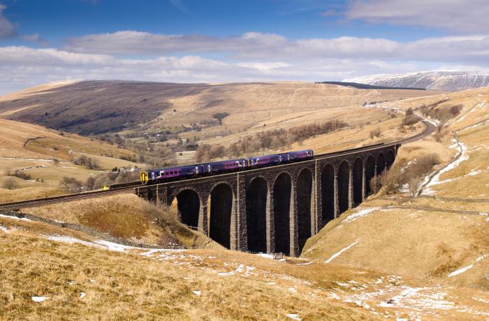 Crossing the Arten Gill Viaduct on the Settle to Carlisle Railway. Joe Dunckley / Shutterstock.com 